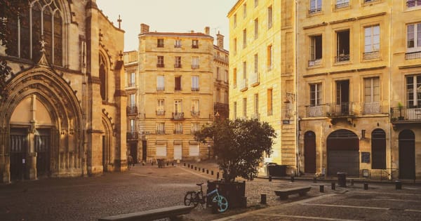Travaux copropriété Bordeaux : acheter ou négocier ?