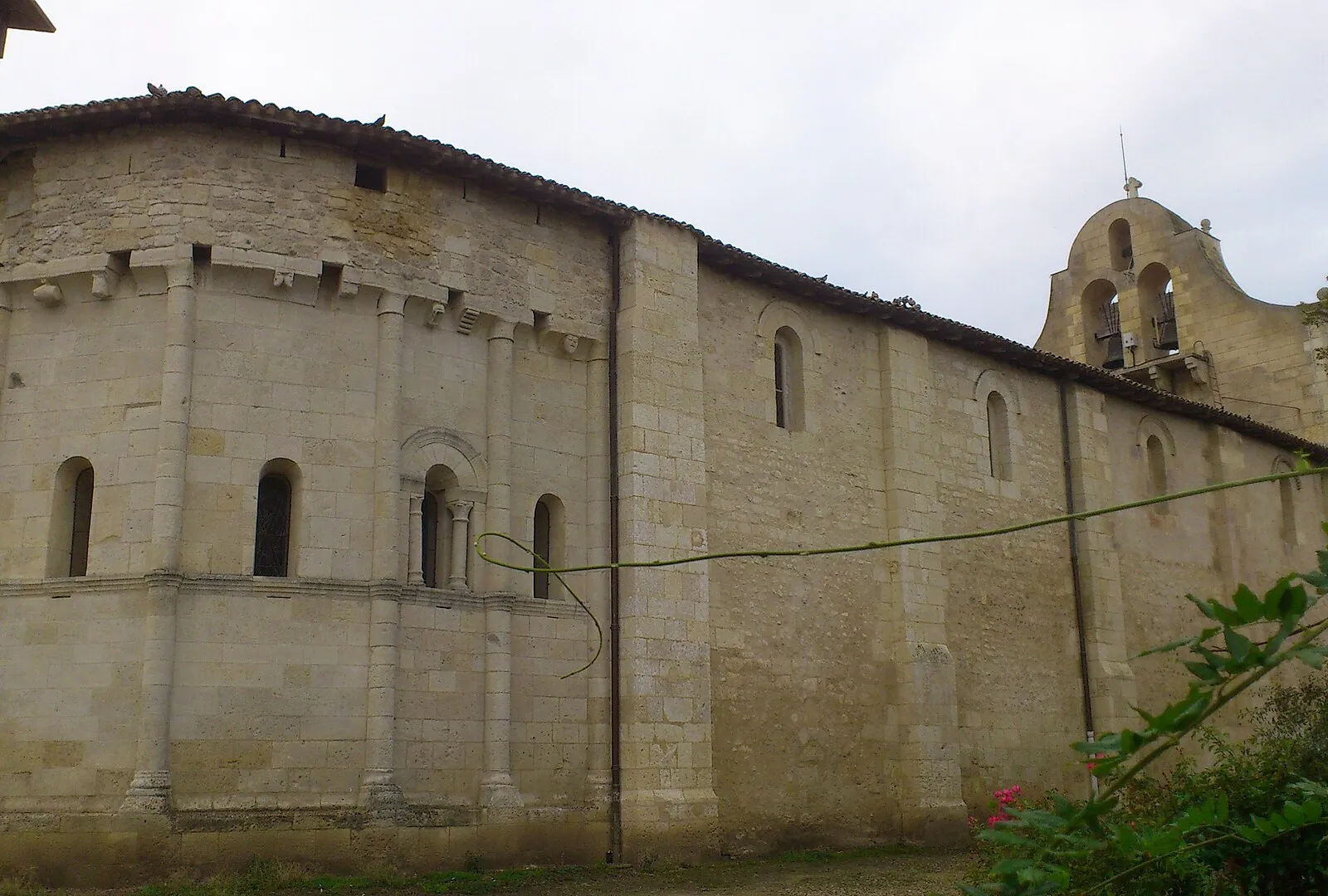 L’église Saint-Seurin de Galgon, son abside romane et son clocher-mur