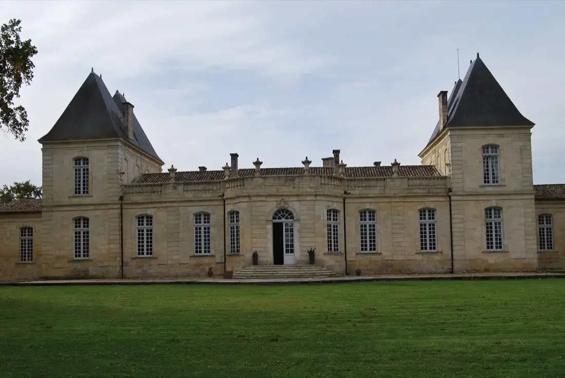 La façade du château d’Anglade