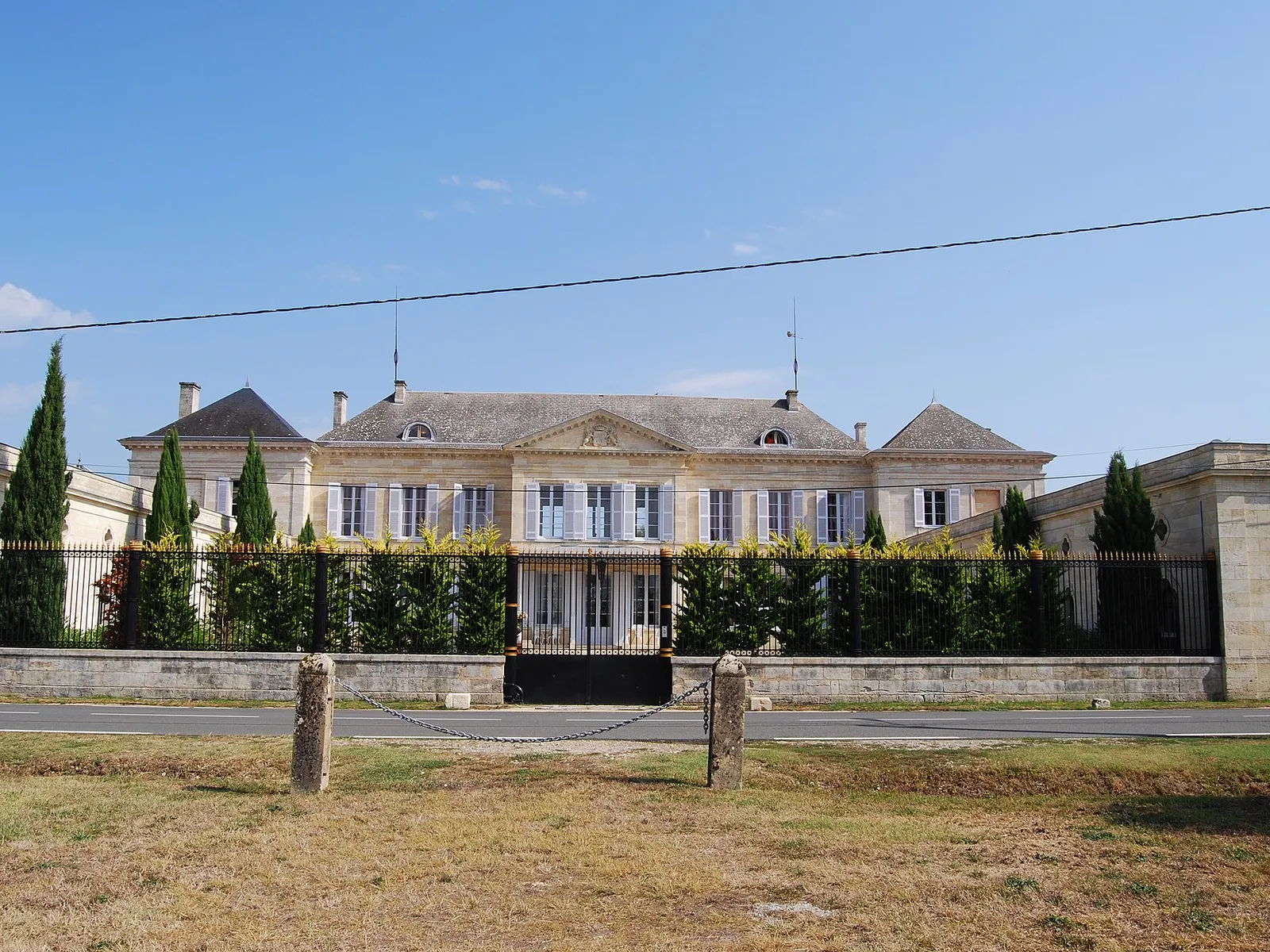 La façade du château Peyronnet à Saint-Louis-de-Montferrand